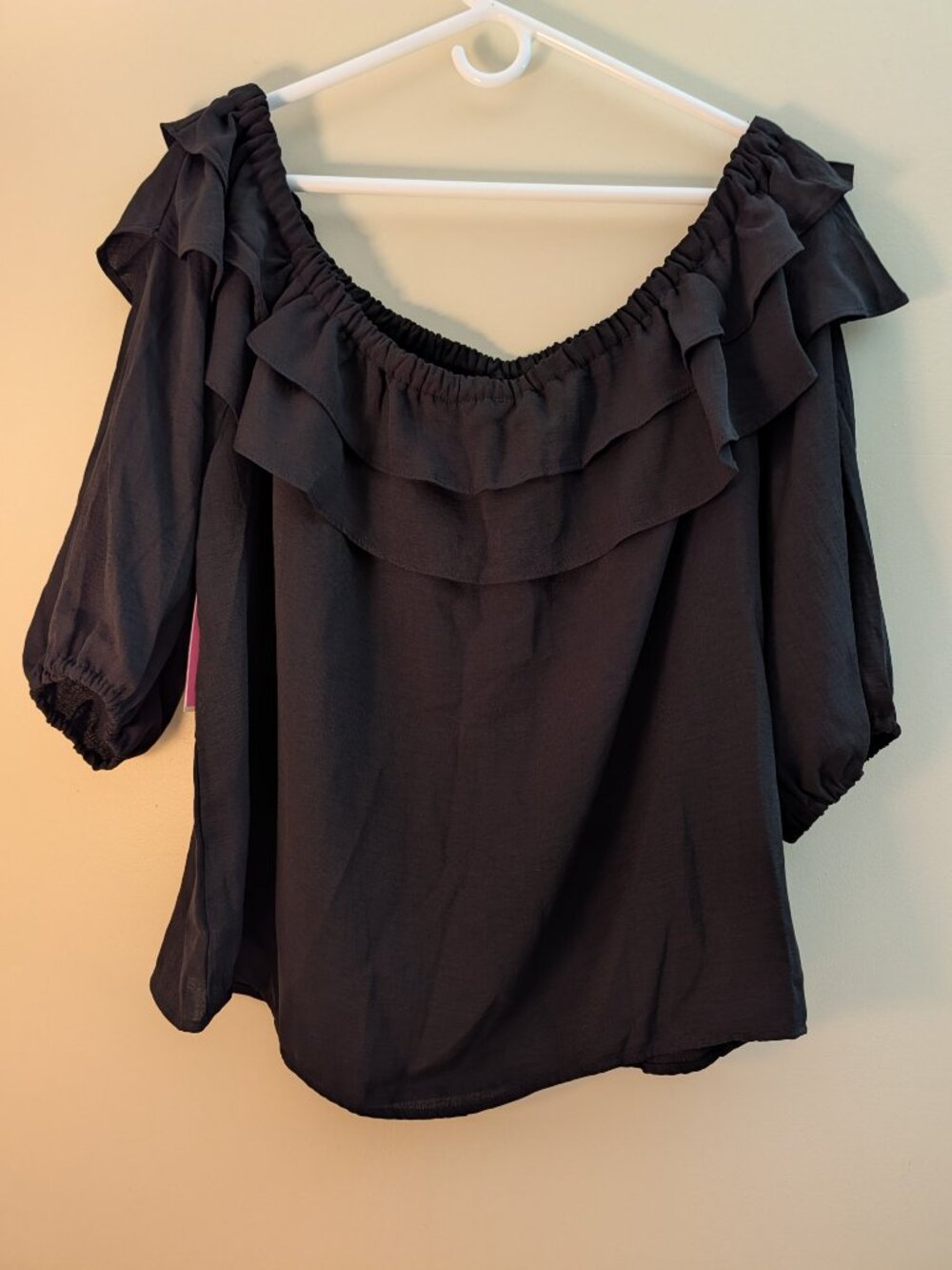 Riley & Rae Ruffled Scoop Neck Top with 3/4 Length Sleeves - Black - XL (NWT) - Picture 2 of 6